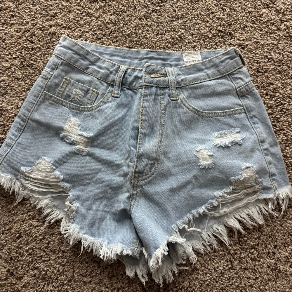 Distressed Jean shorts
NWOT
Size small